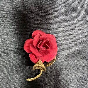 VINTAGE SIGNED CERRITO SATIN ENAMEL PAINTED RED ROSE GOLD TONE BROOCH PIN